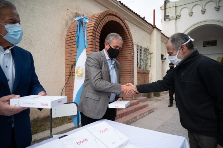 Estudiantes universitarios alojados en la cárcel, recibieron ebooks