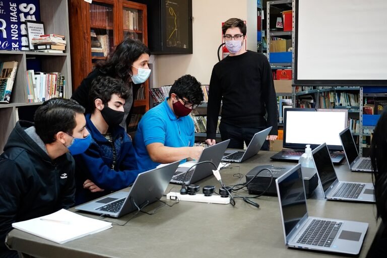 Lanzan nuevas capacitaciones para estudiantes secundarios que les guste la tecnología