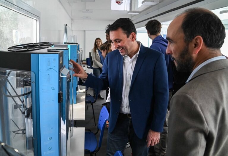 Godoy Cruz y la DGE instalaron un aula móvil dedicada a impresión 3D