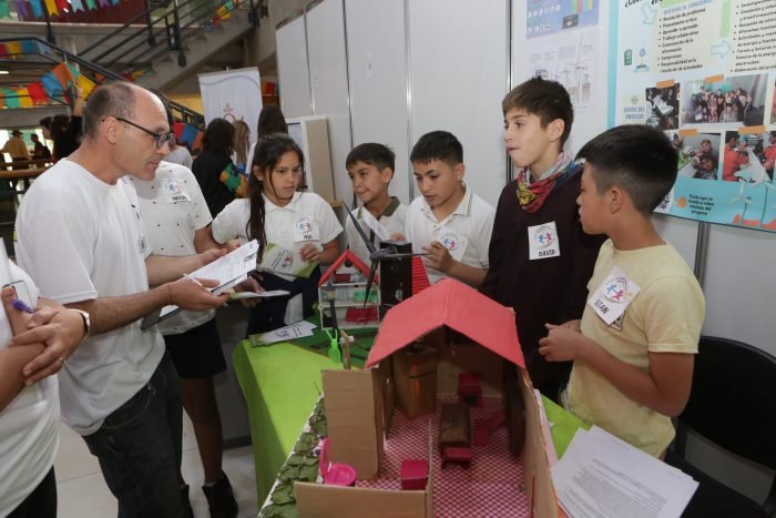 Escuelas de Mendoza presentan proyectos tecnológicos en el Le Parc