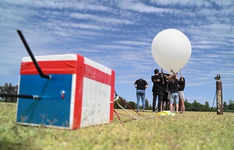 Jóvenes mendocinos lanzaron un picosatélite que ascenderá más de 20 kilómetros