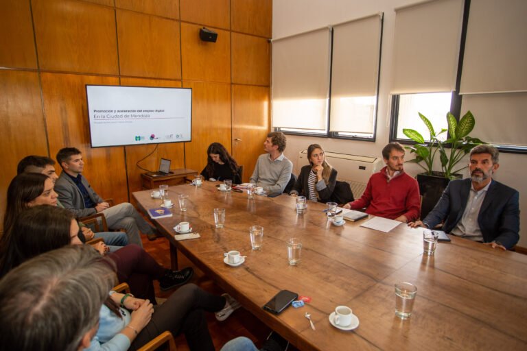 Presentan un proyecto que fomentará el empleo digital