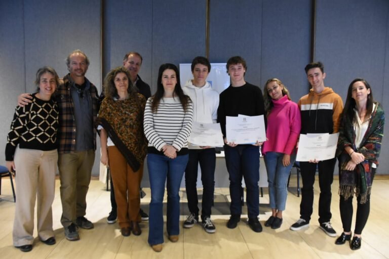 Reconocen a estudiantes que crearon una plataforma que sirve para denunciar casos de bullying y otras prácticas hostiles en las escuelas