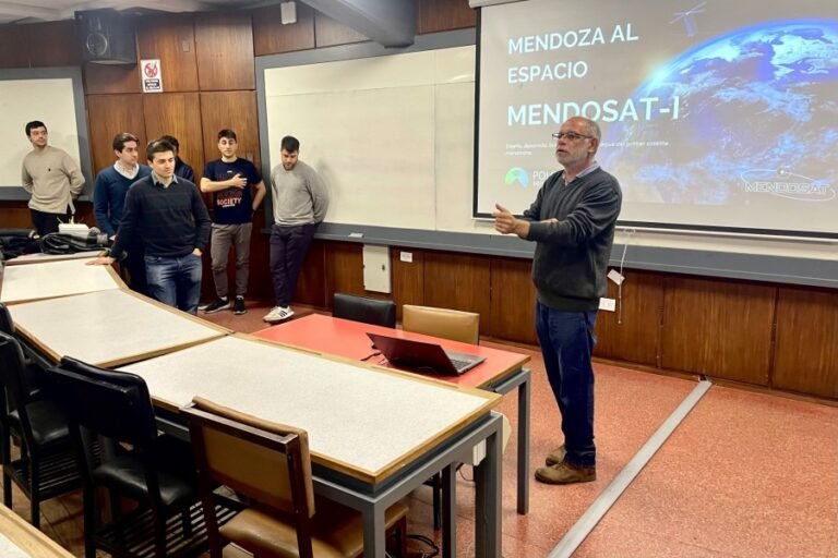 Conocé cómo se desarrolla el proyecto para realizar el primer satélite mendocino: MendoSat-1