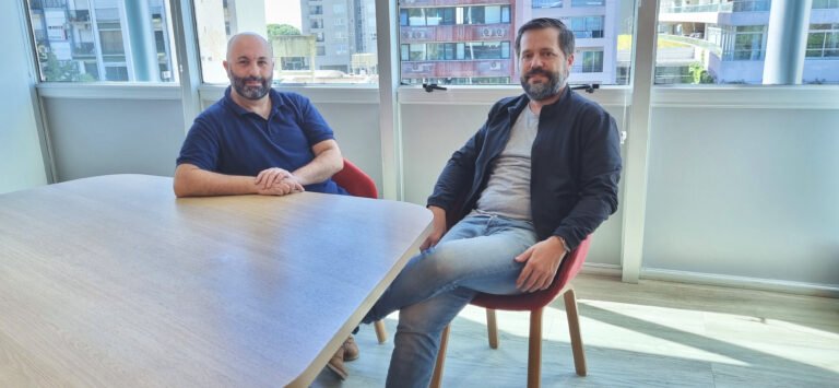 Cómo es la idea de dos amigos que cambiará para siempre la forma de comprar un auto