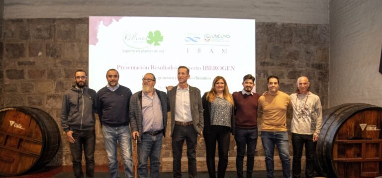 Investigadores mendocinos lograron descifrar por primera vez el genoma completo del Malbec