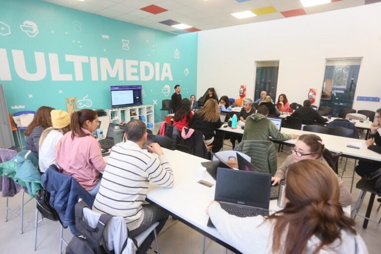 Docentes de Godoy Cruz culminaron el programa EduTec