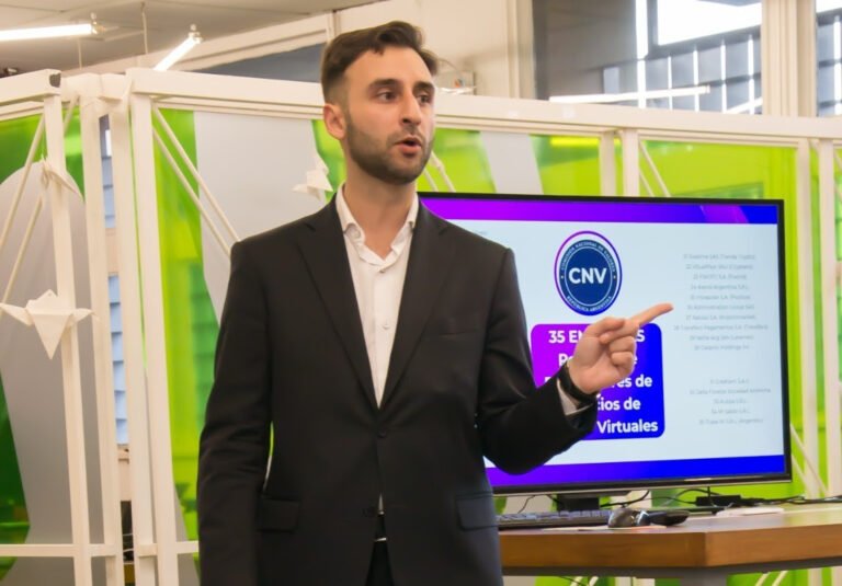 Expertos brindaron una charla a vecinos de ciudad en Tecnología y Criptomonedas