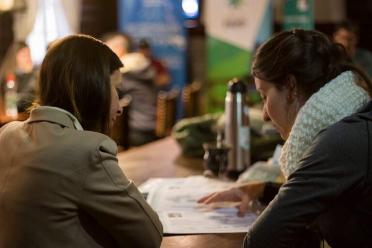 Lanzan programa para potenciar emprendimientos que utilicen la ciencia y la tecnología