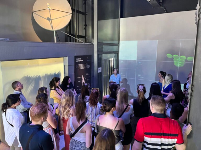 Godoy Cruz recibe la muestra inmersiva “Conectados. Una mirada a la tecnología que nos acerca”