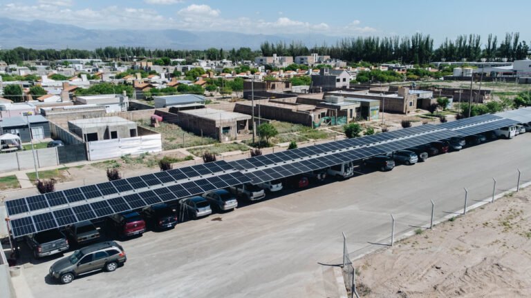 Solhé desarrolló el «car port» solar más grande de Mendoza