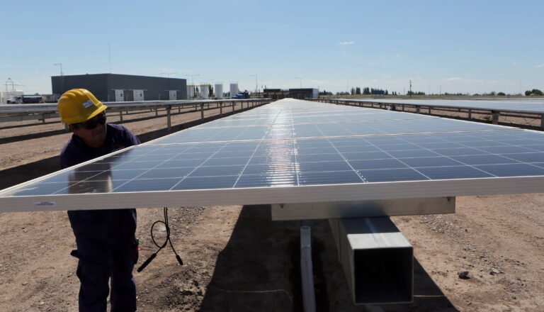 Mendoza suma dos parques solares para inyectar energía a la red nacional