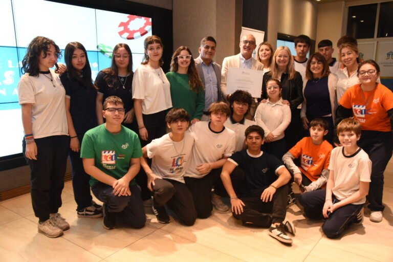 “Pantallas”, impulsado por la Escuela José Vicente Zapata fue reconocido por la Legislatura