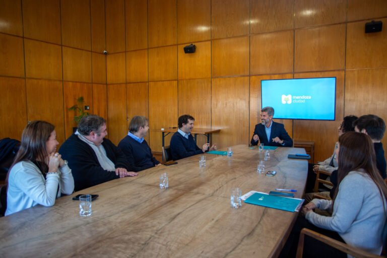 Ciudad de Mendoza y Junior Achievement Argentina firmaron un acuerdo de colaboración