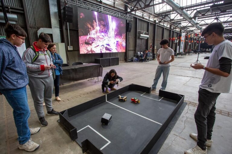 Competencias de robots en la Nave Cultural