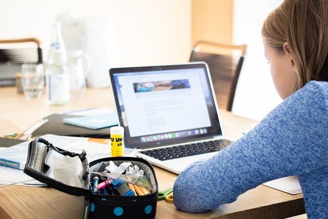 Capacitación docente: impulsan el uso avanzado de Moodle para transformar la enseñanza virtual