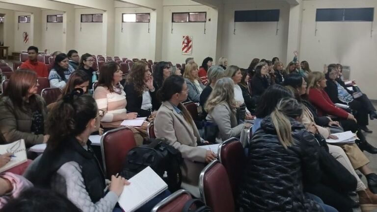 Mendoza impulsa la formación docente en inteligencia artificial y bienestar escolar